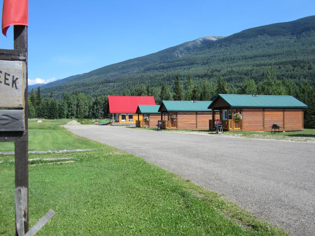 Beaver Creek Lodge And Cabins McBride Exteriör bild